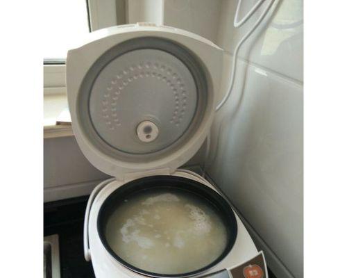 电饭煲煮稀饭不溢锅的小技巧（稀饭不溢锅）