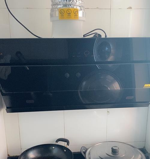 如何清洗油烟机油盒，保持厨房清洁（轻松解决油盒满了的困扰）