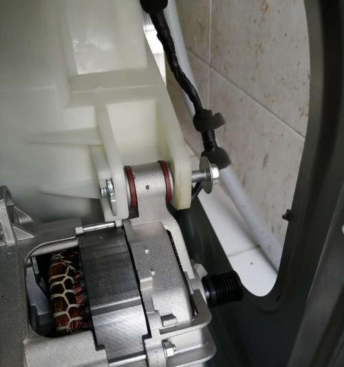 大型洗衣机不转的修拆装方法（解决大型洗衣机不转问题的实用指南）