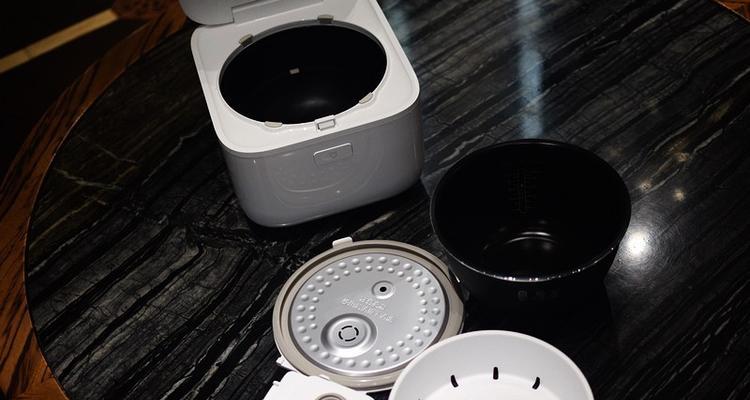 电饭煲发黄的原因及解决方法（保养小妙招）