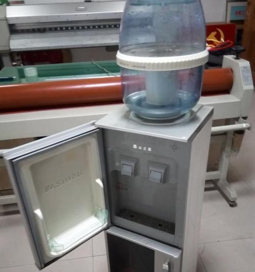饮水机坏了怎么修（应对饮水机故障的关键步骤和必备知识）
