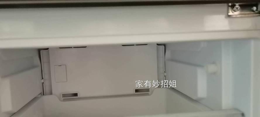 冰柜底层结冰解决方法（有效清除冰柜底层结冰的实用技巧）