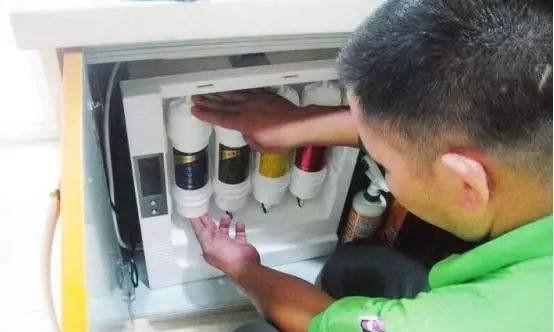 净水器漏水维修费用问题解析（了解净水器漏水维修费用的计算方式）
