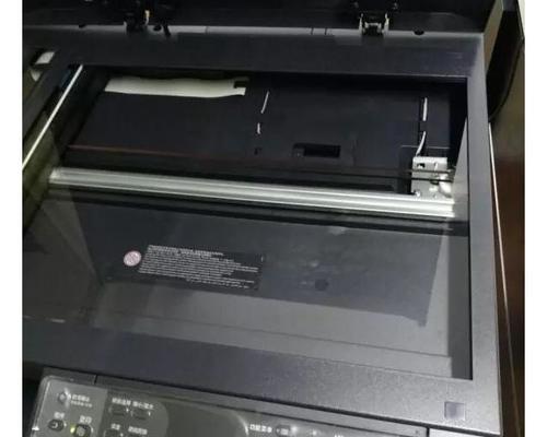 京瓷复印机半边黑的原因及解决方法（探究京瓷复印机半边黑现象的成因以及修复建议）