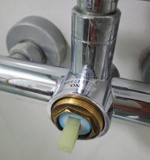 热水器花洒接口漏水怎么修（解决热水器花洒接口漏水问题的实用方法）