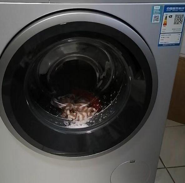 洗衣机旁边冒水的原因及解决方法（探究洗衣机冒水的根源）