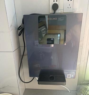 解决饮水机热水无法放出的问题（排除饮水机热水管道堵塞的方法）