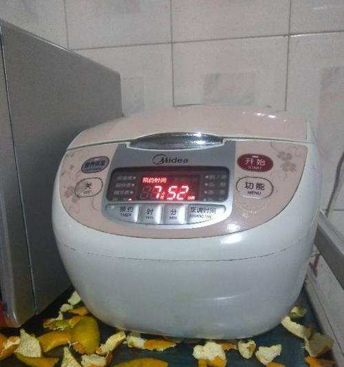 电锅显示器出现水雾应对方法（轻松应对电锅显示器水雾问题）