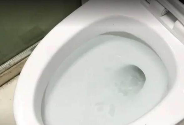 马桶堵了，轻松自己疏通的窍门（从海尔马桶堵了如何自己疏通到底）