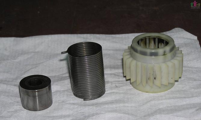 洗衣机泵盖漏水的维修方法（解决洗衣机泵盖漏水问题的简易教程）
