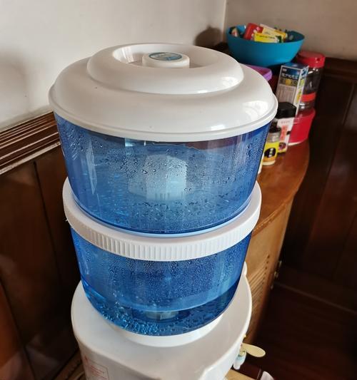 饮水机水桶发热原因解析（揭开饮水机水桶发热的神秘面纱）