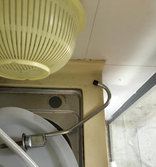 洗碗机漏水故障的修理与解决（快速解决家中洗碗机漏水问题）