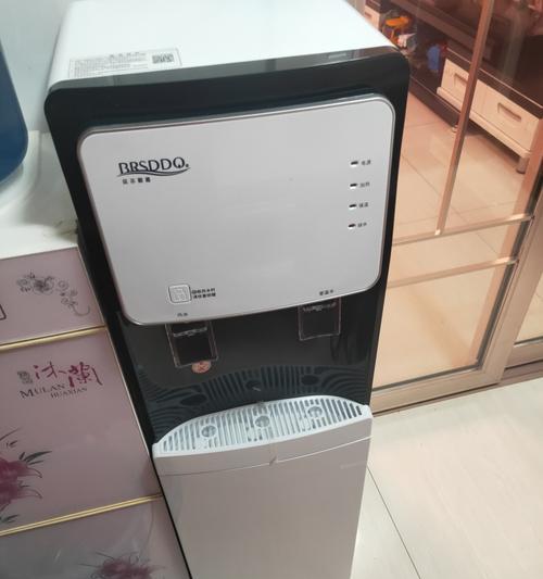 饮水机桶发黑问题的解决方法（如何避免饮水机桶发黑）