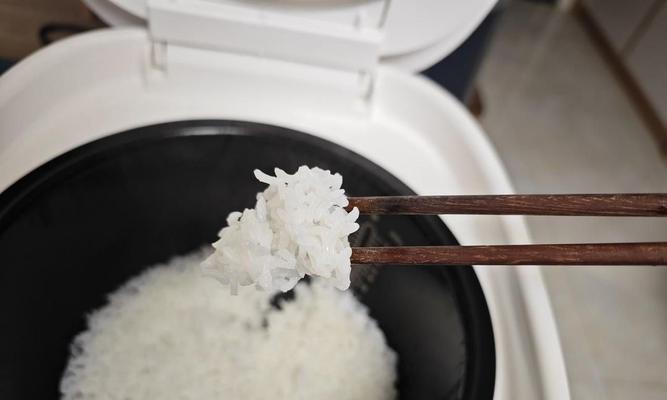 电饭煲煮米饭不会熟怎么办（快速解决电饭煲煮米饭不熟的问题）