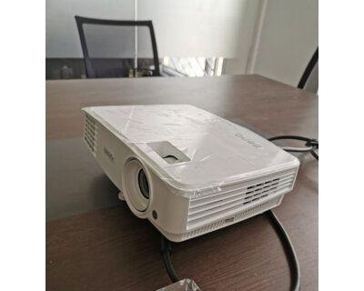 冬天投影仪亮度不足的原因及解决办法（分析投影仪在寒冷季节亮度减弱的问题以及相应解决方案）