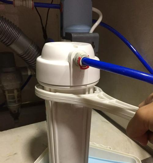 如何正确更换净水器滤芯（快速便捷的净水器滤芯更换方法）