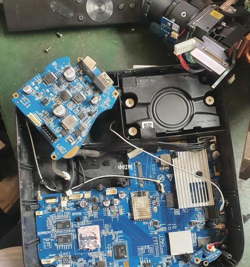 投影仪通电后不开机解决方法（投影仪电源故障与解决办法）