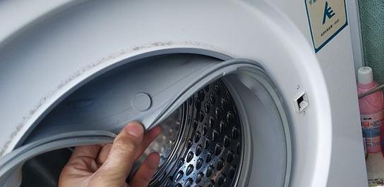 如何修理洗衣机底部皮圈断裂的问题（快速解决洗衣机底部皮圈断裂的有效方法）