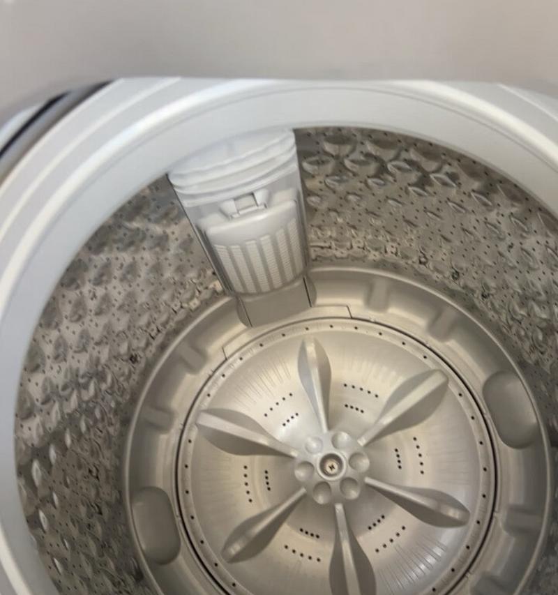 如何解决洗衣机取出硬币还漏水问题（简单有效的方法让您的洗衣机运行顺畅）