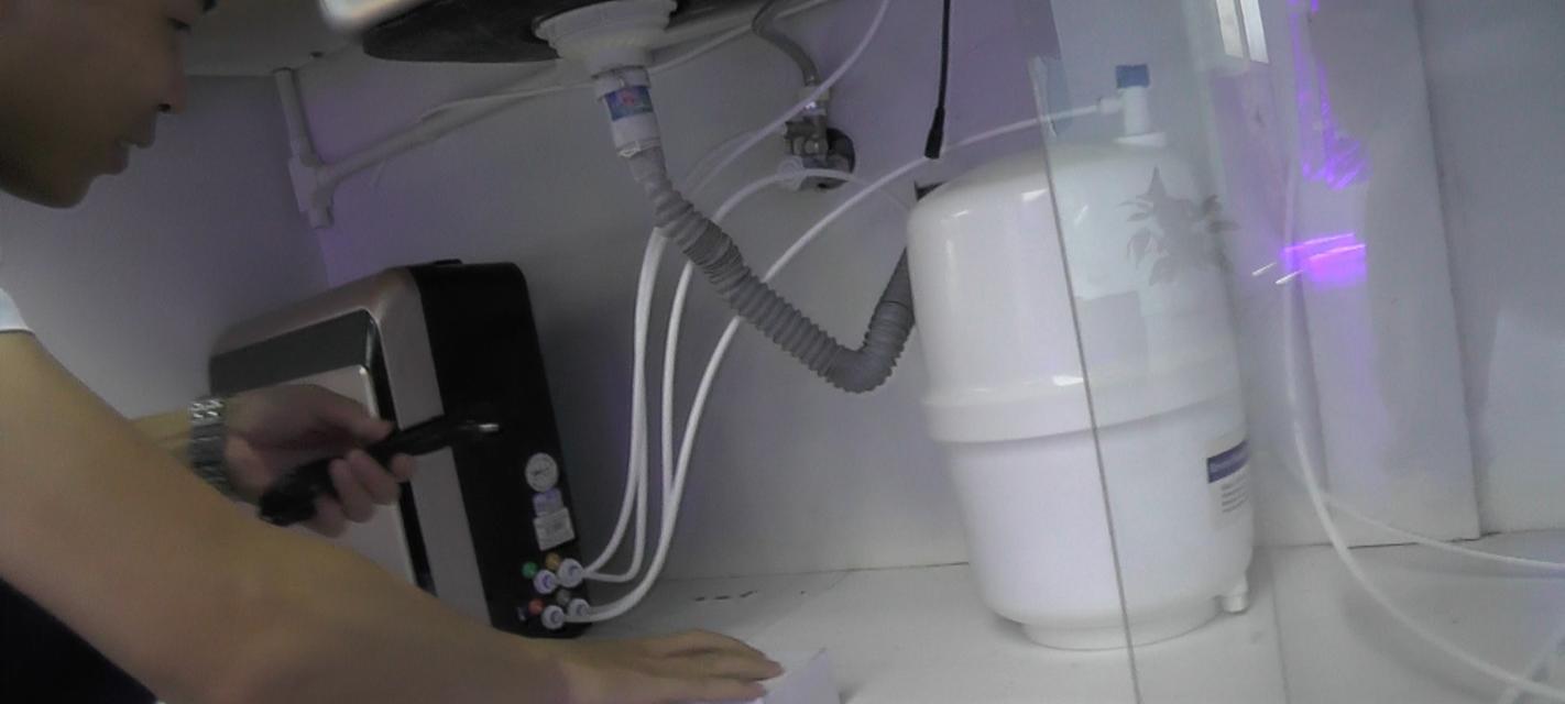 如何处理净水器滴水问题（解决净水器滴水问题的简单方法与技巧）