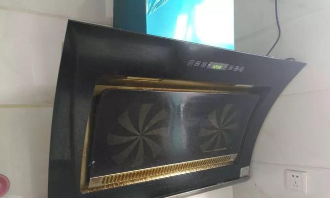 如何彻底清洗抽油烟机内部油渍（快速高效清理厨房油烟）