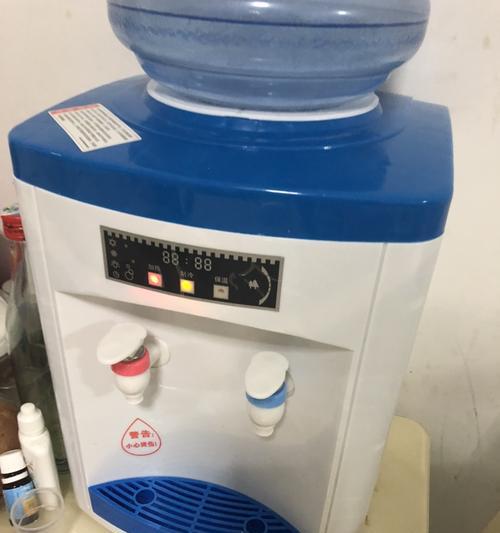 饮水机的水溢出是什么原因？如何解决？