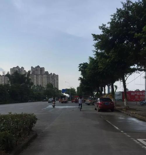 在路边放置手机拍照是否违法？遇到违法行为应如何举报？