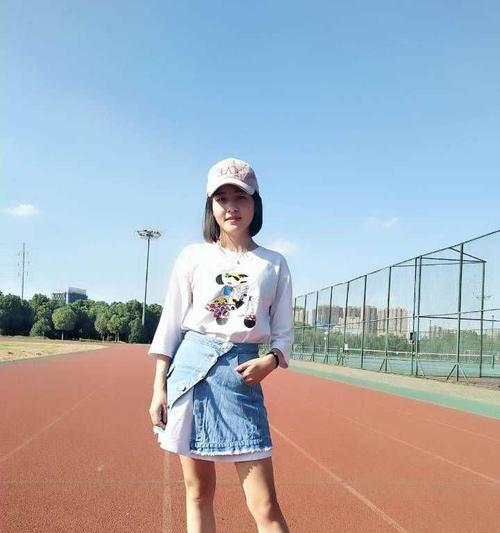 为什么用手机拍照时脸会显得歪斜？
