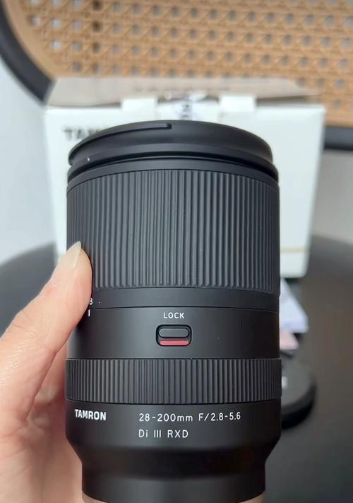 索尼18-200镜头的性能如何？