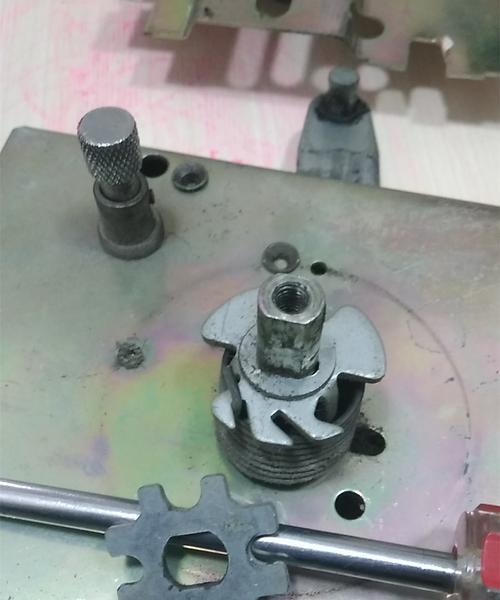 电脑机箱静音箱怎么拆？拆卸过程中需要注意什么？
