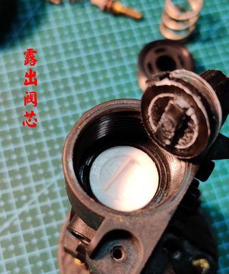 热水器线头遮挡拆解方法是什么？