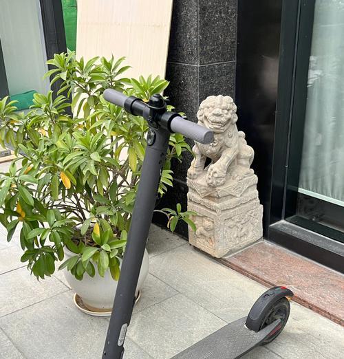 九号滑板车c充电器功率是多少瓦？充电时间长吗？