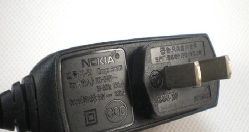 那台碎碎念念的电视机是什么品牌？有什么特别功能？